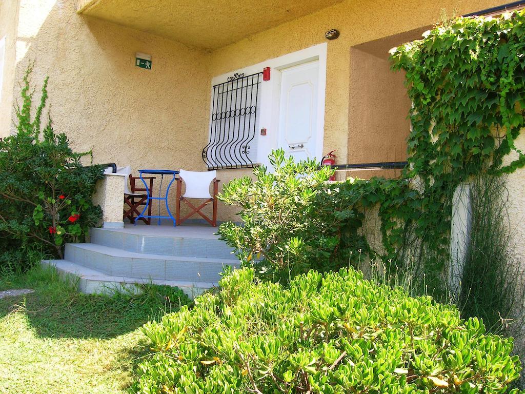 Villa Fleria Seaside Studios & Apts Gerani  Exterior photo