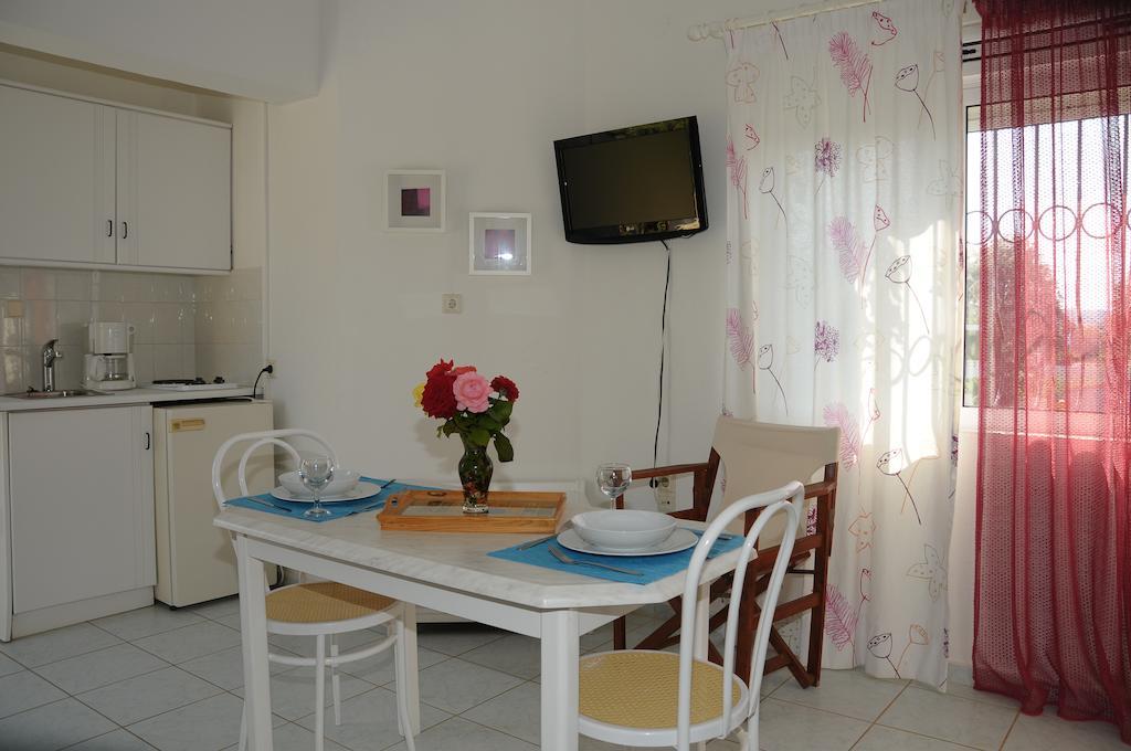 Villa Fleria Seaside Studios & Apts Gerani  Room photo