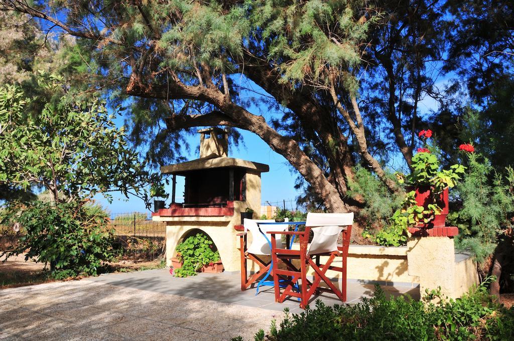 Villa Fleria Seaside Studios & Apts Gerani  Exterior photo