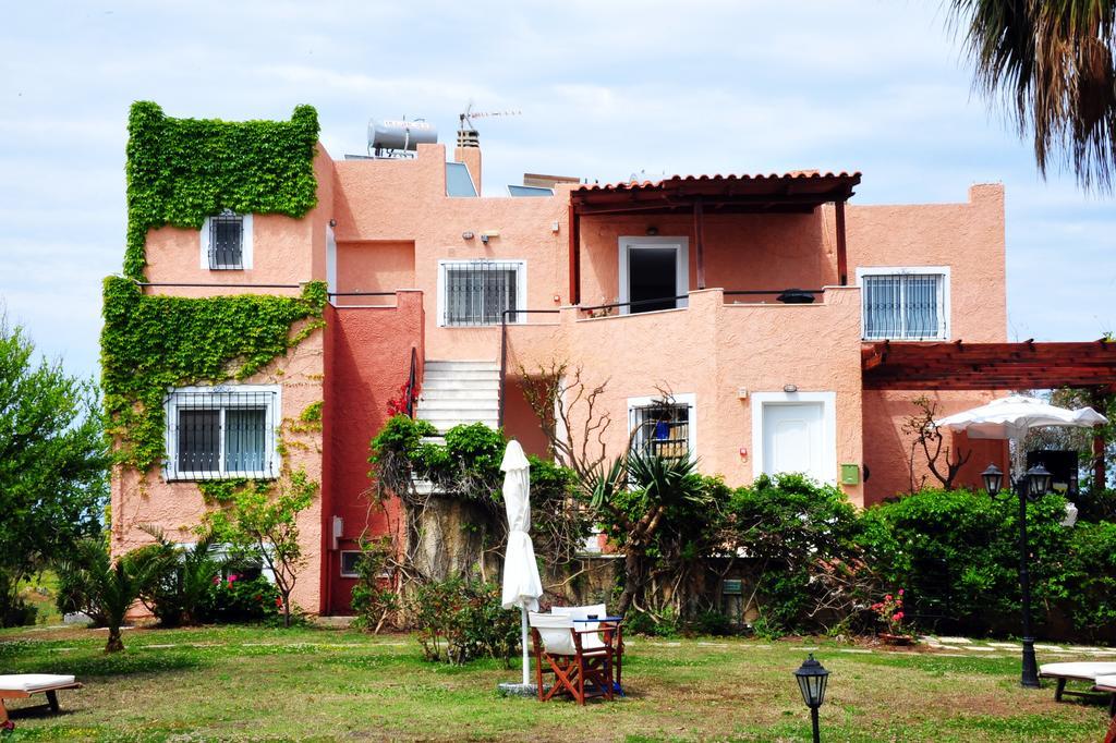 Villa Fleria Seaside Studios & Apts Gerani  Exterior photo
