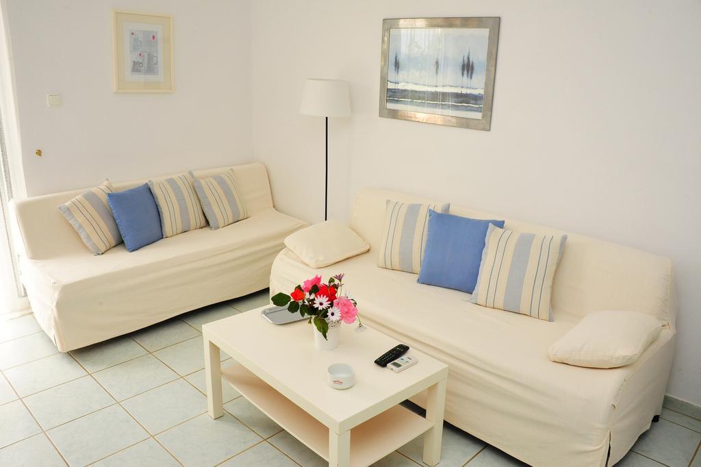 Villa Fleria Seaside Studios & Apts Gerani  Exterior photo